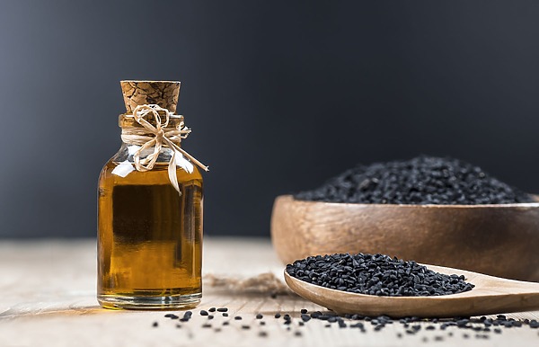 Black Seed Oil for Hair: Benefits, Risks and Alternatives