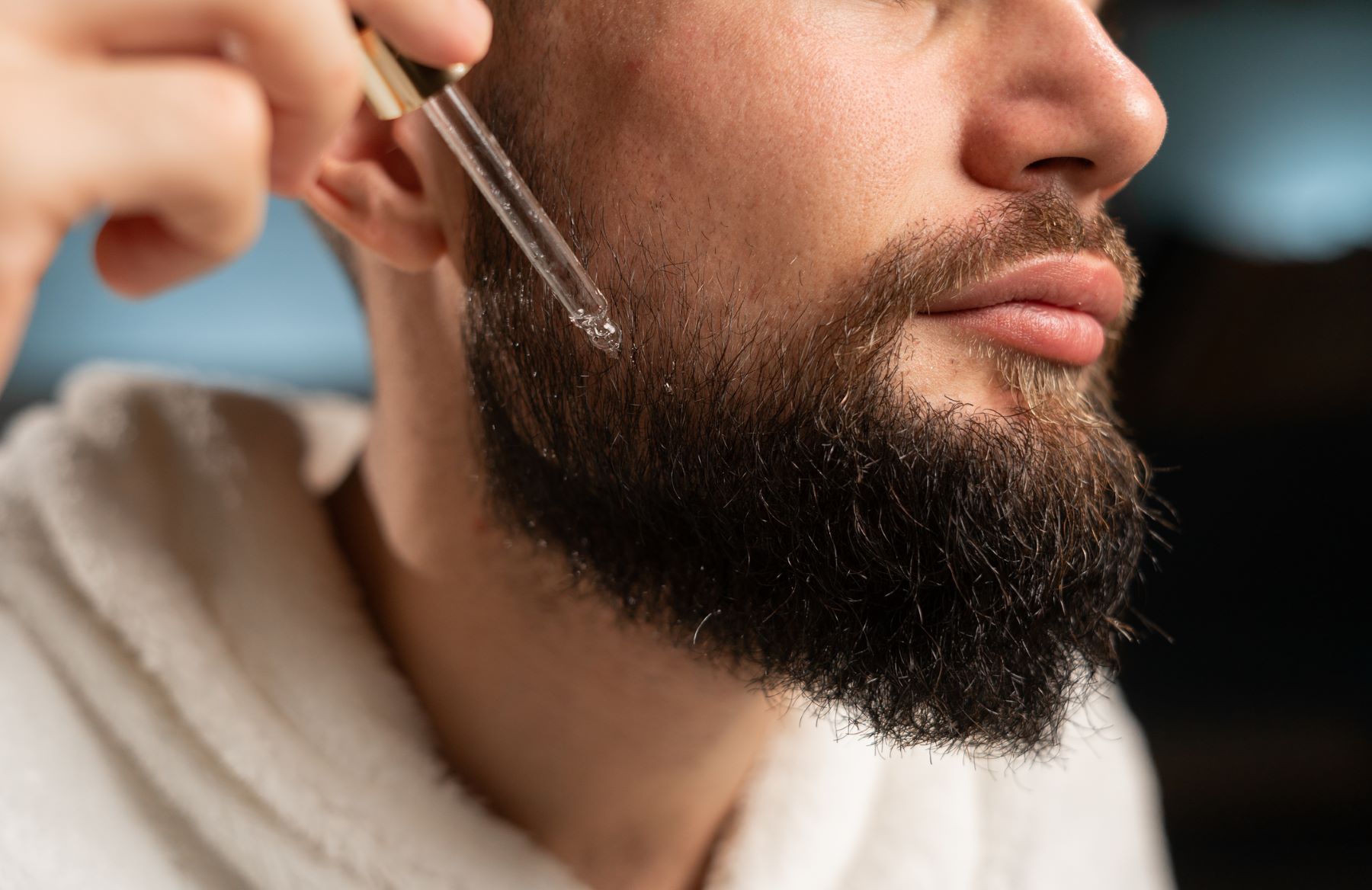 Rosemary Oil For Beard Growth: Benefits, Uses and Risks