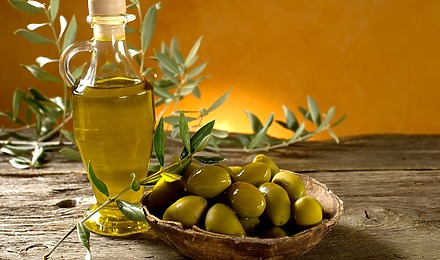 Is Olive Oil Good For Hair Growth? Benefits, Risks And Uses