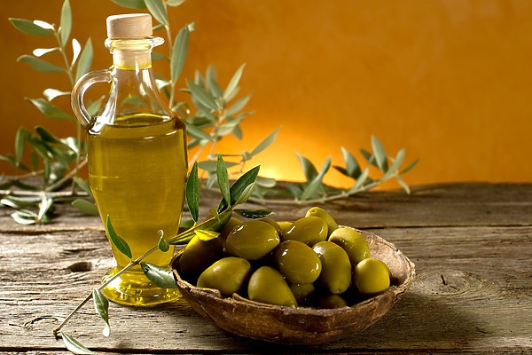 Is Olive Oil Good For Hair Growth? Benefits, Risks And Uses