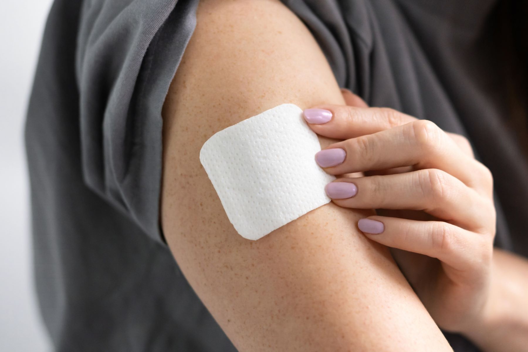 woman having nicotine replacement therapy