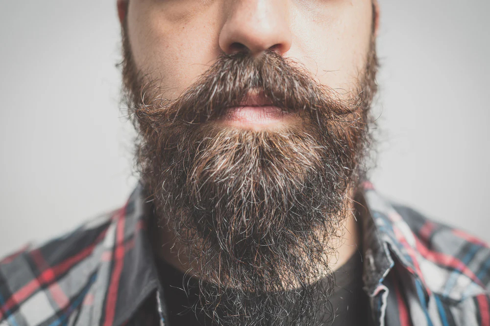 Damaged beard, with broken hairs and split ends