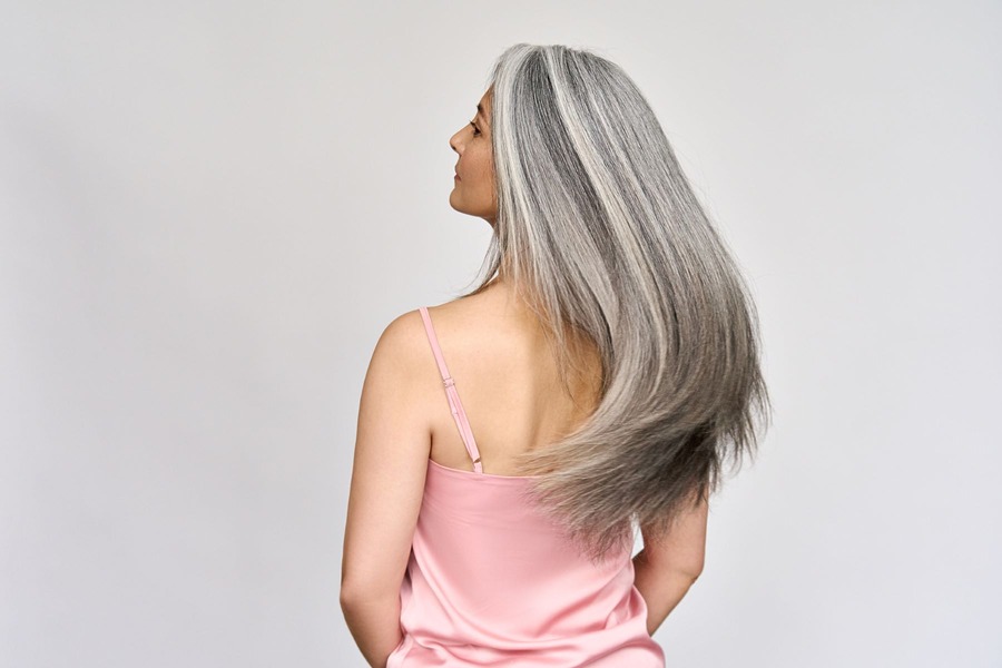 10 Expert Tips For Transitioning To Grey Hair With Highlights