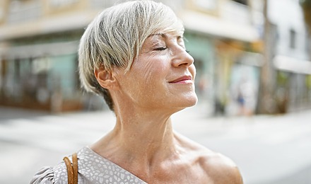 18 Wash And Wear Haircuts For Women Over 60