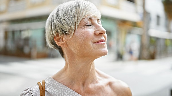 18 Wash and Wear Haircuts For Women Over 60