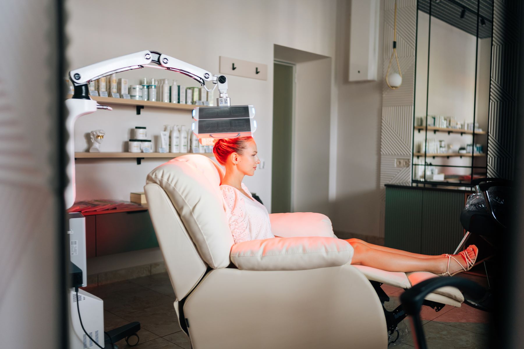 Female patient getting red light therapy