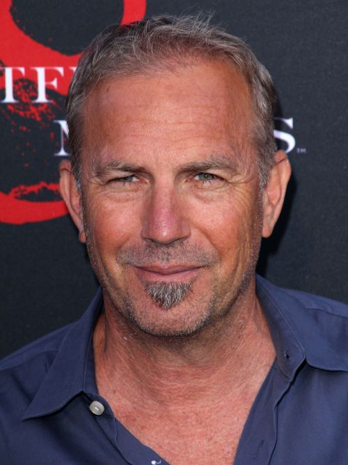 Kevin Costner wears a mature hairstyle for thinning hair