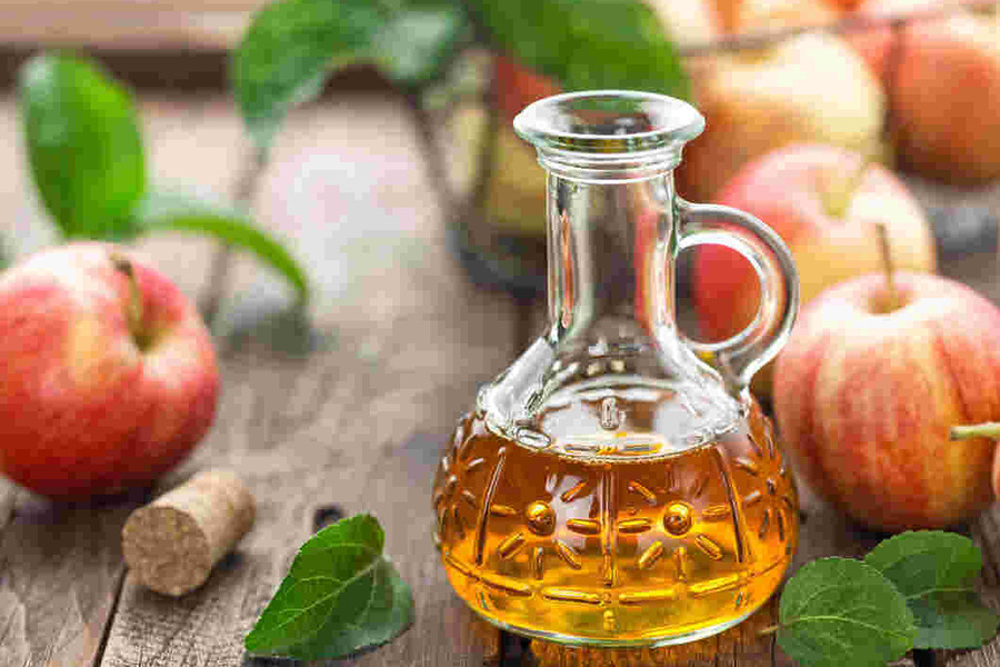 Apple Cider Vinegar For Hair Featured Image